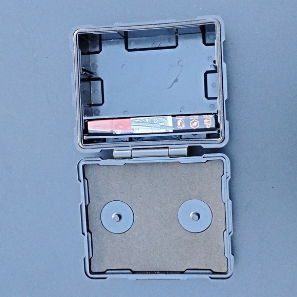 Roughneck magnetic storage box - Picture 2 of 8